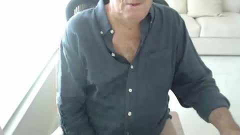 Snapshot of mbeastie chatting on December 4, 2025, 2:15 pm Beastie online show from December 4, 2025, 2:15 pm