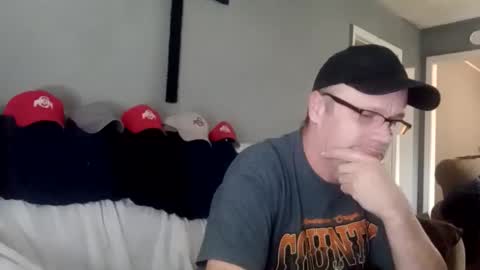 Snapshot of mcfly1973 chatting on December 2, 2024, 8:19 am mcfly1973 online show from December 2, 2024, 8:19 am