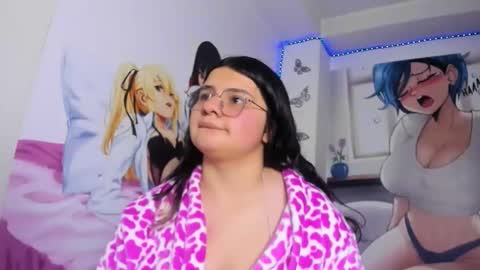 mackenna av online show from October 25, 2025, 6:46 pm