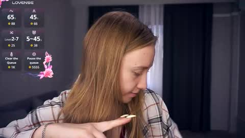 Snapshot of mckenziedyen chatting on November 3, 2025, 6:47 am Mary online show from November 3, 2025, 6:47 am