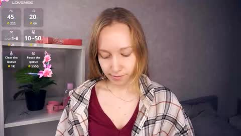 Snapshot of mckenziedyen chatting on November 7, 2025, 6:35 am Mary online show from November 7, 2025, 6:35 am