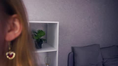 Snapshot of mckenziedyen chatting on November 18, 2025, 6:51 am Mary online show from November 18, 2025, 6:51 am