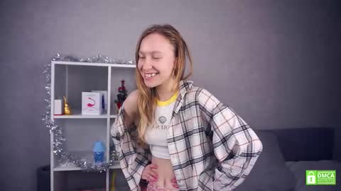 Snapshot of mckenziedyen chatting on December 17, 2025, 7:03 am Mary online show from December 17, 2025, 7:03 am