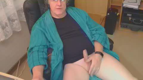 Snapshot of mcswis6 chatting on December 2, 2024, 1:35 pm mcswis6 online show from December 2, 2024, 1:35 pm