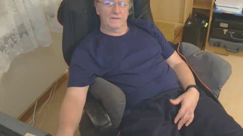 Snapshot of mcswis6 chatting on January 21, 2025, 5:41 pm mcswis6 online show from January 21, 2025, 5:41 pm