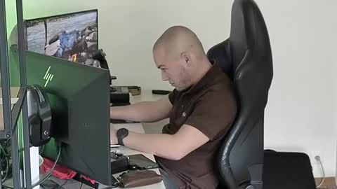 Chris online show from November 3, 2025, 1:01 pm