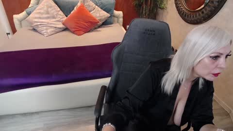 Snapshot of meamandax chatting on January 21, 2025, 2:26 pm meamandax online show from January 21, 2025, 2:26 pm