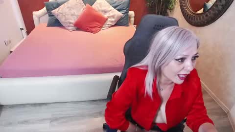 Snapshot of meamandax chatting on February 17, 2025, 11:23 am meamandax online show from February 17, 2025, 11:23 am