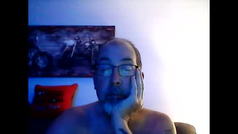 Snapshot of meathome3 chatting on December 21, 2025, 1:40 pm me at home online show from December 21, 2025, 1:40 pm