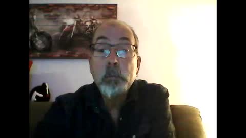 Snapshot of meathome3 chatting on December 22, 2025, 9:23 pm me at home online show from December 22, 2025, 9:23 pm