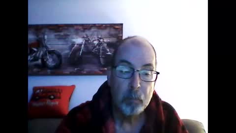 Snapshot of meathome3 chatting on April 4, 2026, 11:18 am me at home online show from April 4, 2026, 11:18 am