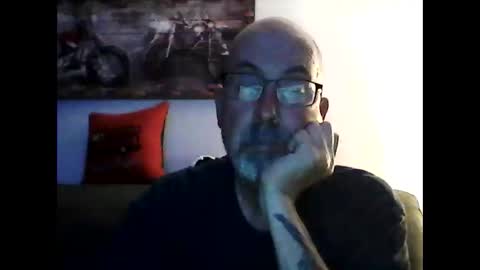 Snapshot of meathome3 chatting on April 19, 2026, 3:39 am me at home online show from April 19, 2026, 3:39 am