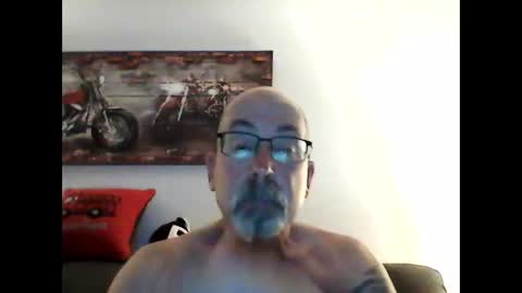 Snapshot of meathome3 chatting on April 25, 2026, 3:20 am me at home online show from April 25, 2026, 3:20 am