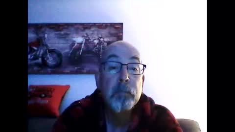 Snapshot of meathome3 chatting on April 26, 2026, 10:46 am me at home online show from April 26, 2026, 10:46 am