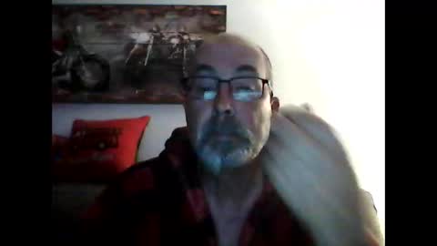 Snapshot of meathome3 chatting on May 3, 2026, 10:10 am me at home online show from May 3, 2026, 10:10 am