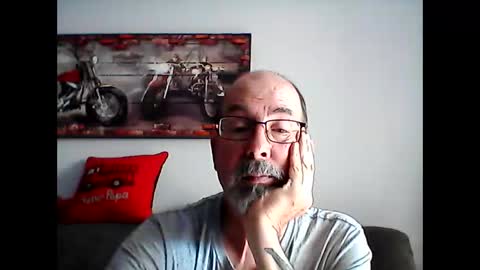 Snapshot of meathome3 chatting on May 10, 2026, 12:32 pm me at home online show from May 10, 2026, 12:32 pm