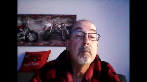 Snapshot of meathome3 chatting on May 17, 2026, 11:17 am me at home online show from May 17, 2026, 11:17 am