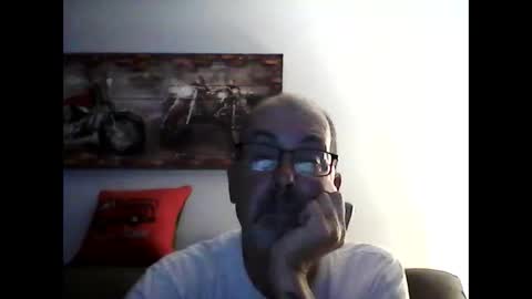 Snapshot of meathome3 chatting on May 18, 2026, 4:07 am me at home online show from May 18, 2026, 4:07 am