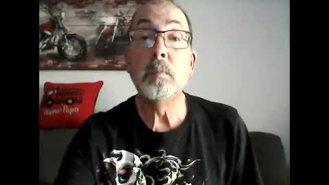 Snapshot of meathome3 chatting on May 26, 2026, 9:44 pm me at home online show from May 26, 2026, 9:44 pm