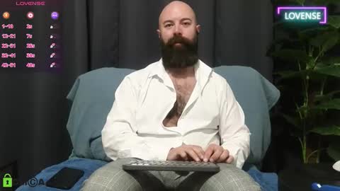 Snapshot of meaty_roll chatting on December 19, 2025, 3:35 am Meaty Roll online show from December 19, 2025, 3:35 am