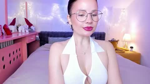 Snapshot of medea_allure chatting on February 5, 2026, 2:11 pm MEDEA online show from February 5, 2026, 2:11 pm