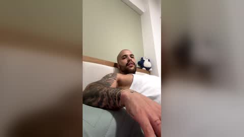 Snapshot of medellindrak chatting on February 8, 2026, 10:02 pm filippoae online show from February 8, 2026, 10:02 pm