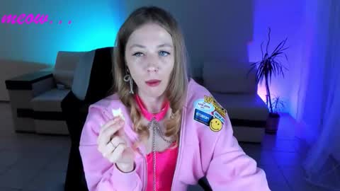 Snapshot of meeeeeow08 chatting on October 15, 2025, 1:28 am Sweet Meow nonude online show from October 15, 2025, 1:28 am