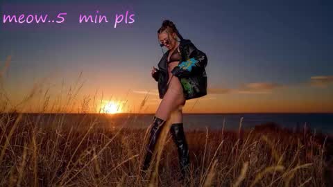 Snapshot of meeeeeow08 chatting on November 10, 2025, 2:43 am Sweet Meow nonude online show from November 10, 2025, 2:43 am