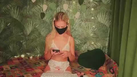 meeeewmeeeeow online show from October 26, 2025, 9:31 pm