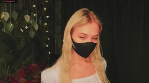 meeeewmeeeeow online show from November 23, 2025, 8:41 pm