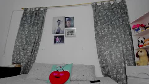 Snapshot of megan_and_clohe chatting on January 6, 2026, 6:33 pm M E G A N online show from January 6, 2026, 6:33 pm