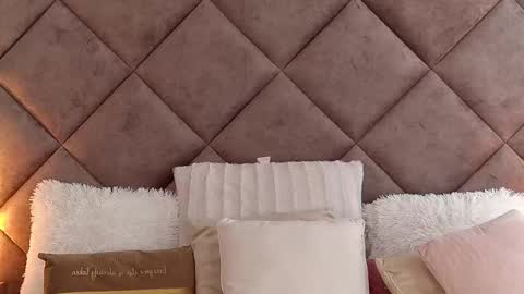 Megan Blazee  online show from November 24, 2025, 8:03 am