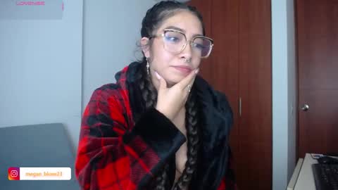 Snapshot of megan_bluee_ chatting on November 21, 2025, 4:44 am Megan Bluee online show from November 21, 2025, 4:44 am