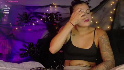 Megan  online show from October 22, 2025, 1:33 pm