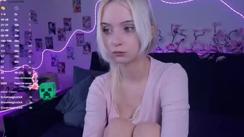 Snapshot of megan_chan chatting on November 28, 2025, 7:27 pm Megan and Anna online show from November 28, 2025, 7:27 pm