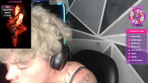 Snapshot of megan_coop3r_ chatting on January 9, 2026, 1:19 am Megan and sophi online show from January 9, 2026, 1:19 am