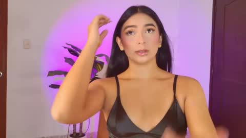 Snapshot of megan_cruzgb chatting on May 20, 2026, 12:33 pm Carolina Paez online show from May 20, 2026, 12:33 pm