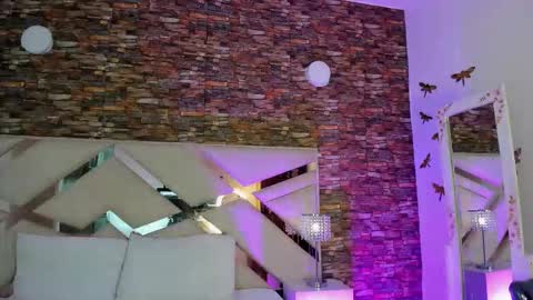     online show from November 4, 2025, 11:20 am