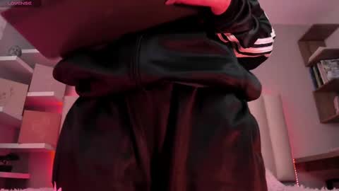     online show from February 20, 2025, 12:04 pm