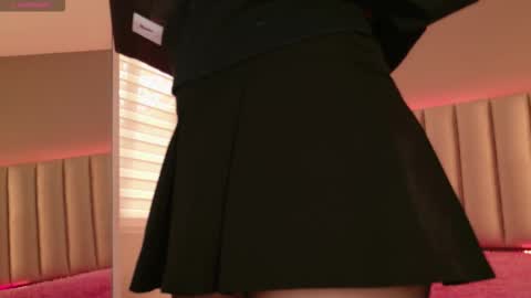     online show from September 25, 2025, 12:09 pm