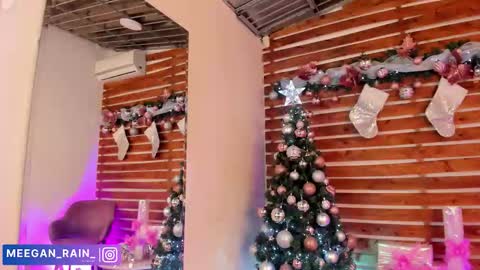 megan_raiin online show from December 22, 2025, 8:55 am
