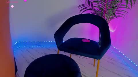 Snapshot of megancarlott_ chatting on March 10, 2026, 9:25 am megancarlott_ online show from March 10, 2026, 9:25 am