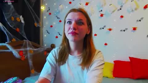 megancat333 online show from November 5, 2025, 8:58 am