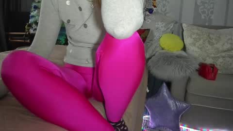 Snapshot of meganfox3325 chatting on December 20, 2025, 8:32 am Nicki--------- Welcome to my Room online show from December 20, 2025, 8:32 am