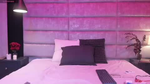 meganmonroee_ online show from April 3, 2026, 9:13 pm