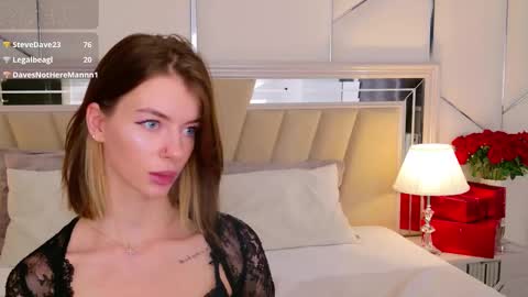 Snapshot of meganmouriss chatting on December 5, 2025, 5:53 pm Megan online show from December 5, 2025, 5:53 pm