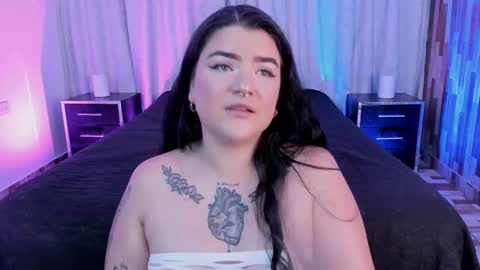 Snapshot of megann_32 chatting on October 3, 2025, 9:17 am Megan online show from October 3, 2025, 9:17 am