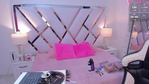 Snapshot of megann__up chatting on February 6, 2026, 3:22 am Megan online show from February 6, 2026, 3:22 am