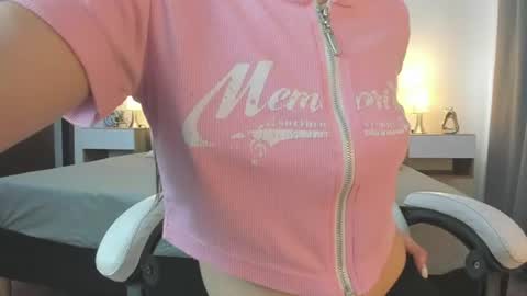 Snapshot of meganqueen2 chatting on July 21, 2026, 1:02 pm Megan Queen online show from July 21, 2026, 1:02 pm
