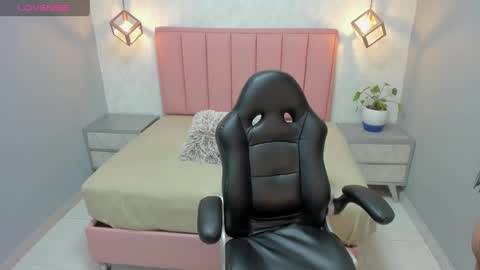 Snapshot of meganzarick chatting on October 6, 2025, 12:46 pm M E G A N online show from October 6, 2025, 12:46 pm